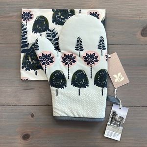 United Kingdom National Trust Oven Mit & Tea Towel